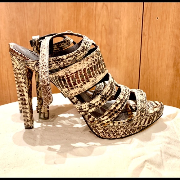 BCBG heels - Picture 3 of 4